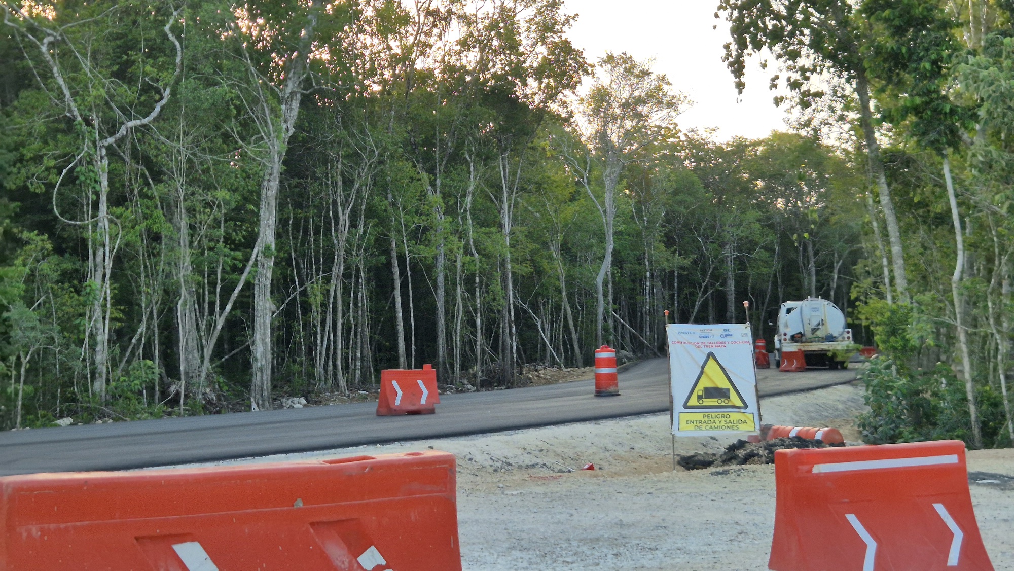 Construcción de talleres y cocheras, Tulum, 8/2026